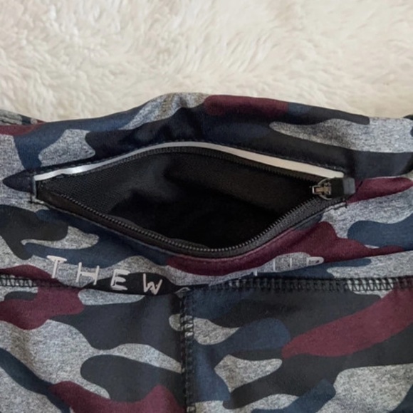 Jessica Simpson TheWarmUp Full Length Camouflage Workout Legging, Medium - Picture 14 of 17